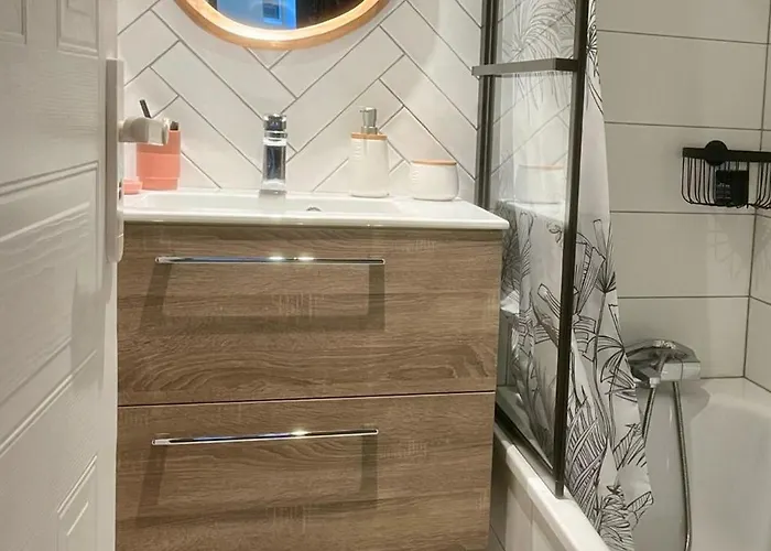 Family - Terrace - Parking - 4-5 People * Antibes